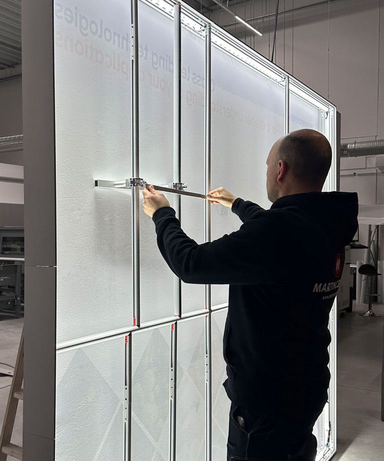 Mur d'exposition LED - ALU STAR - support pour moniteur Mur d'exposition LED - ALU STAR - support pour moniteur